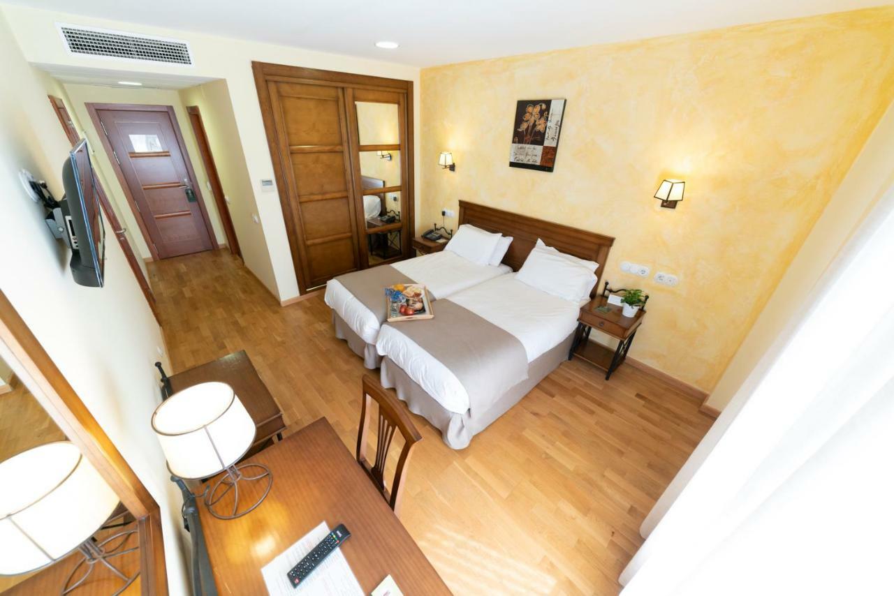 Hotel Comendador Carranque Esterno foto
